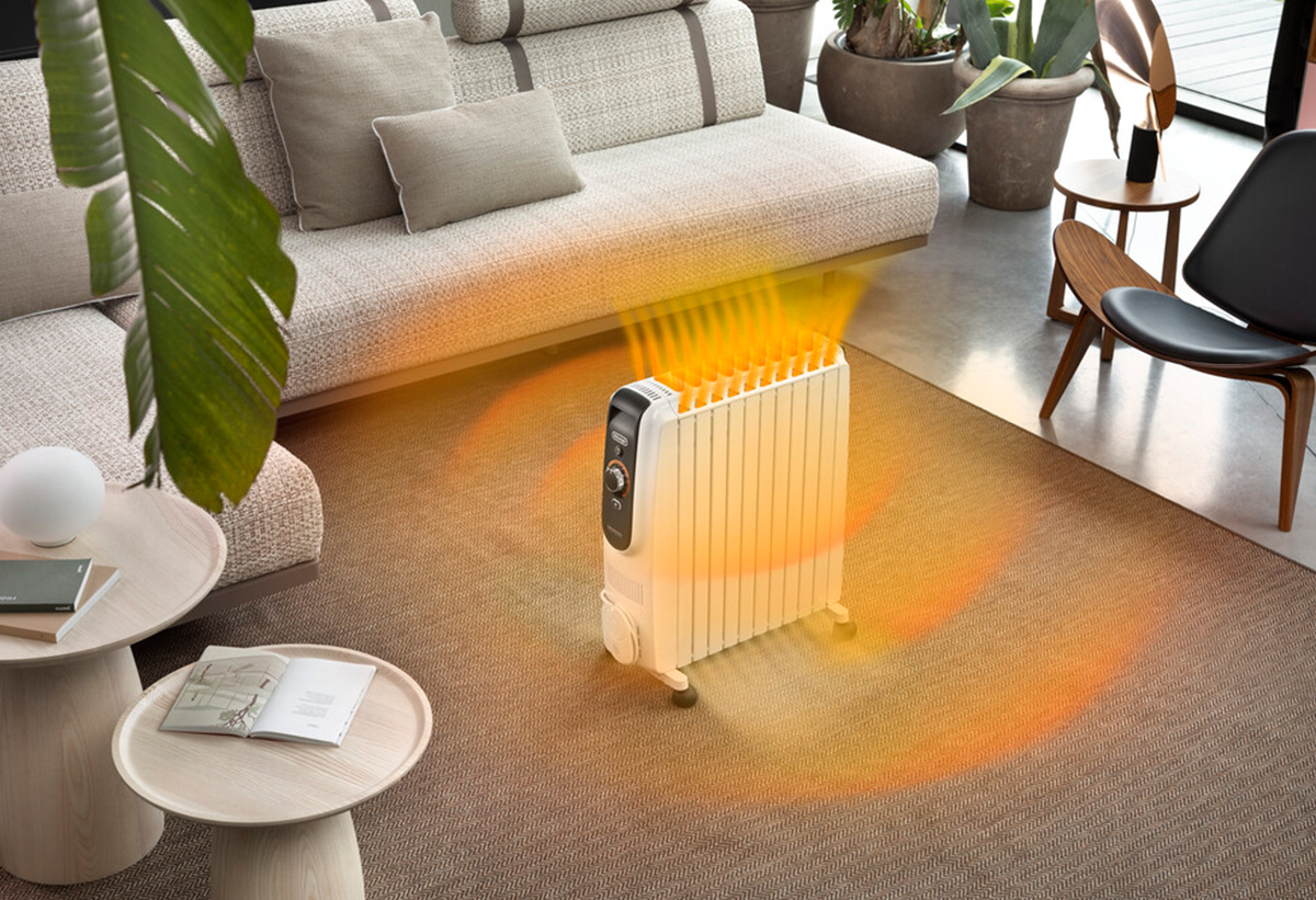 Στην εικόνα απεικονίζεται το καλοριφερ να αποβαλλει θερμοτητα σε σαλονι.